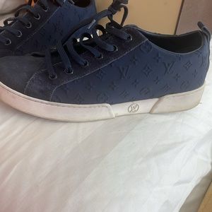 Louis Vuitton Blue sneakers authentic fabric embossed LV and suede. preowned. 37
